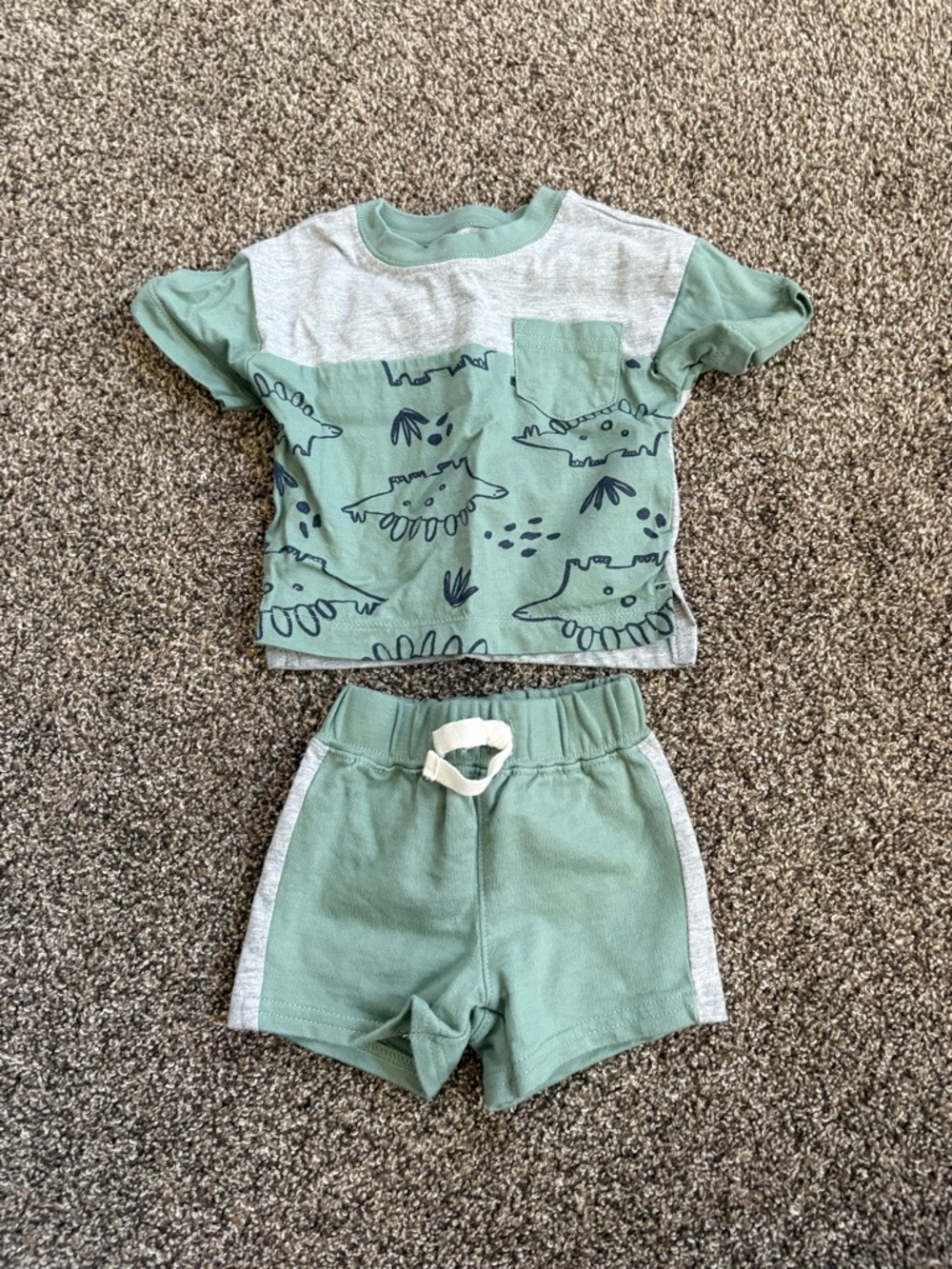Baby boy clothes lot (size newborn) - Picture 11 of 13